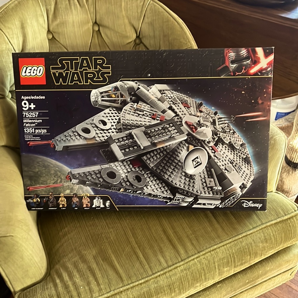 Lego 75257 Millennium Falcon Star Wars NIB new